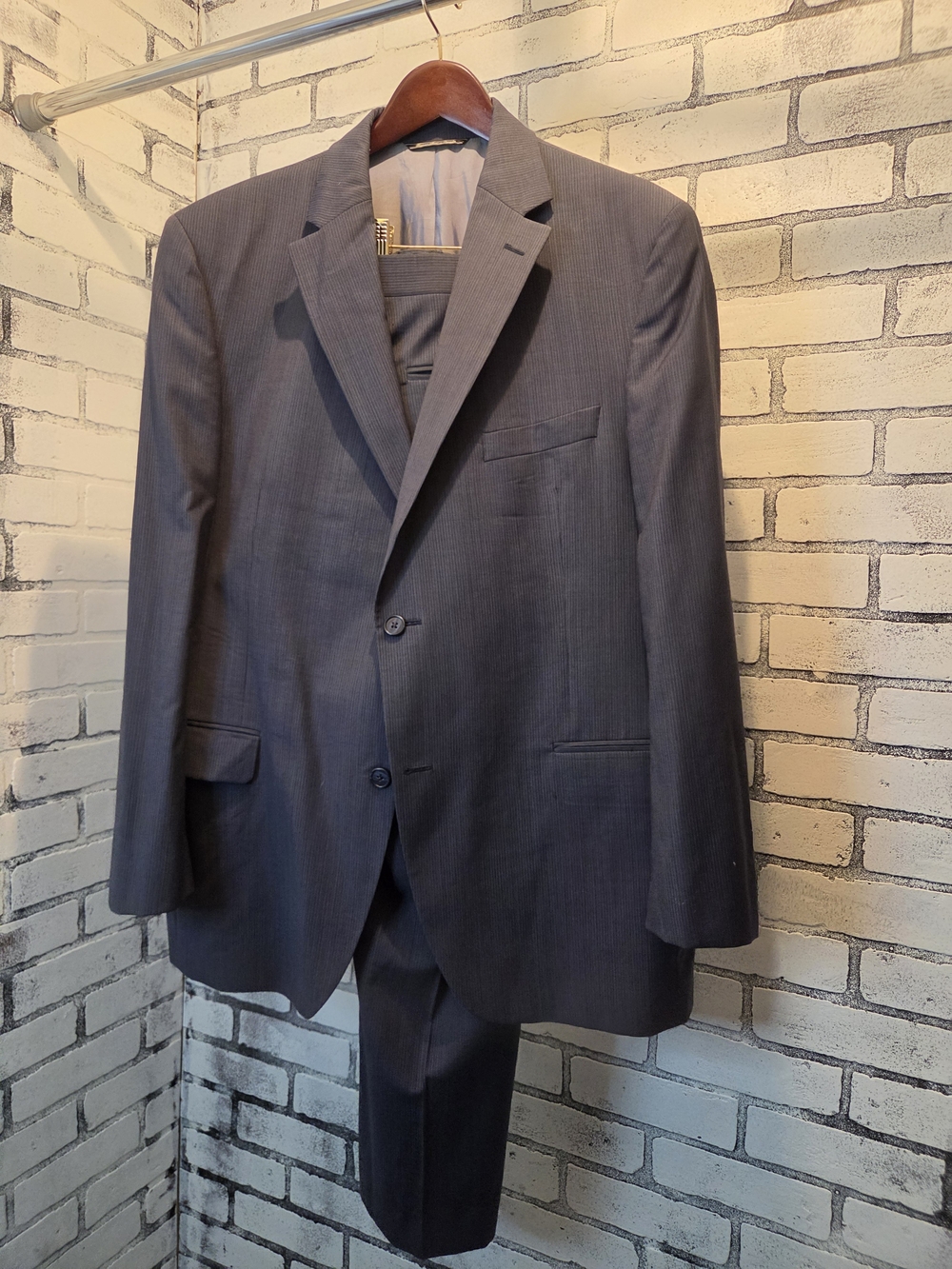 Men's Tailored Charcoal Gray Two-Piece Suit - Classic Single-Breasted